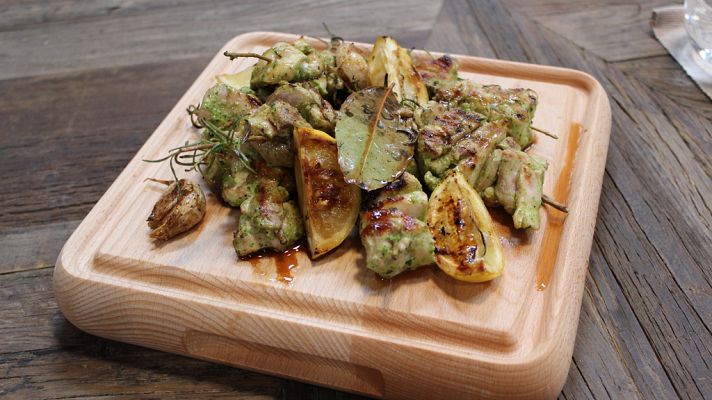 RTVE Cocina - Receta de "brochetas de pollo al ajillo y limón"