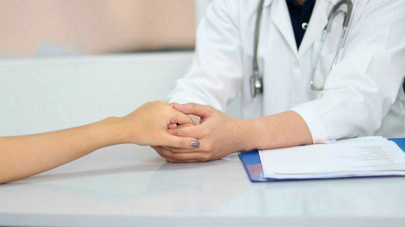 La Policía ha detenido en Las Palmas de Gran Canaria a un médico de familia de 65 años con antecedentes policiales por abusos sexuales al que se acusa de haber realizado tocamientos a 20 mujeres en su consulta, según ha informado este lunes la Direcc