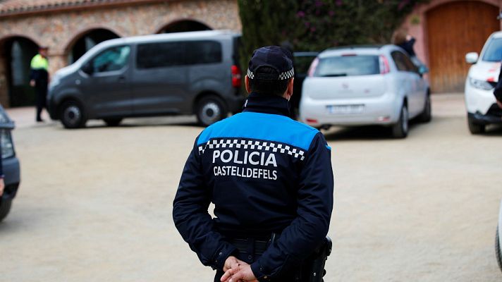 Telediario 1 - Unos 25 encapuchados asaltan un centro de menores extranjeros no acompañados en Castelldefels