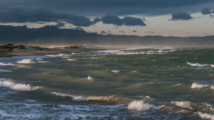 El tiempo - Viento fuerte en el bajo Ebro, Pirineos, Ampurdán y Menorca