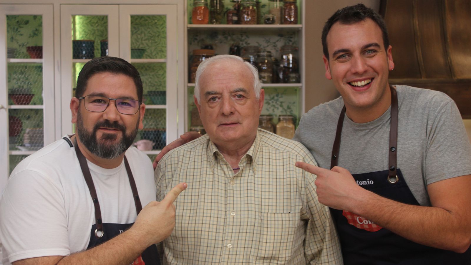 Hacer de comer - Setas con patatas y salmonetes al horno - ver ahora