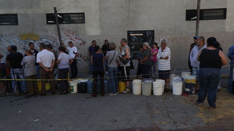 En el quinto día de apagones en Venezuela se suma la falta de agua