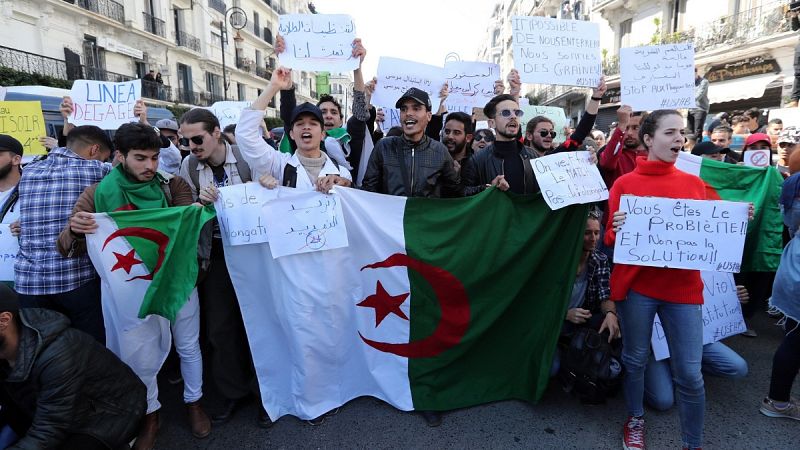 Escepticismo en Argelia ante la retirada de Bouteflika