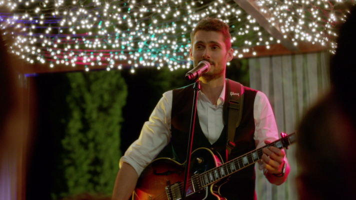 Hospital Valle Norte - Jon toca la "última canción"