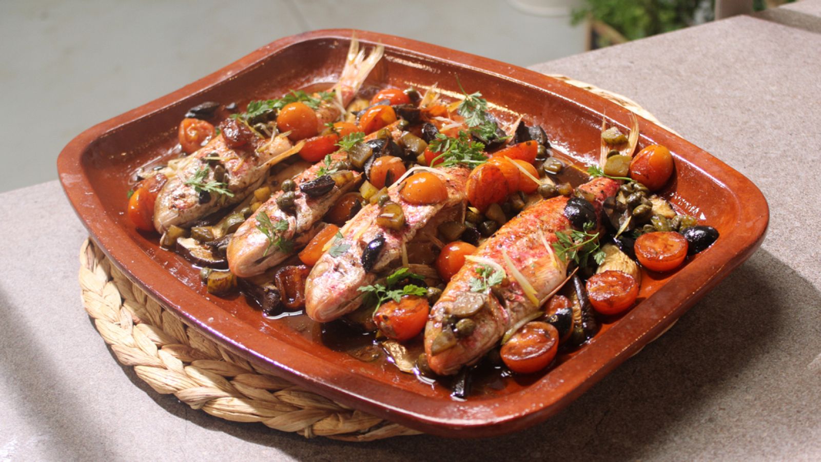 Salmonetes al horno con setas de cardo