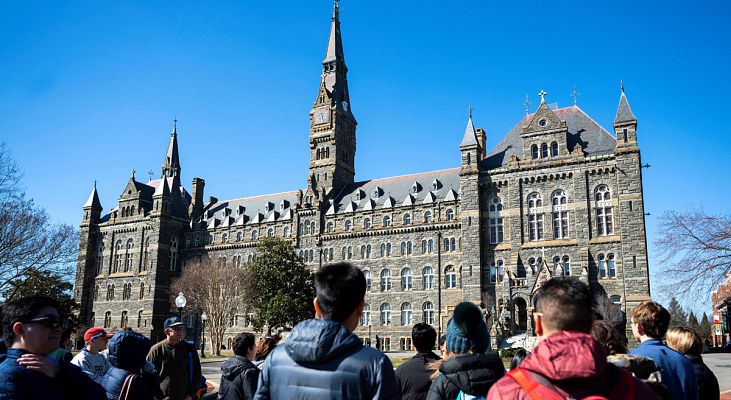 Telediario 1 - El FBI destapa una supuesta red de sobornos en algunas de las universidades mas prestigiosas de EE.UU.