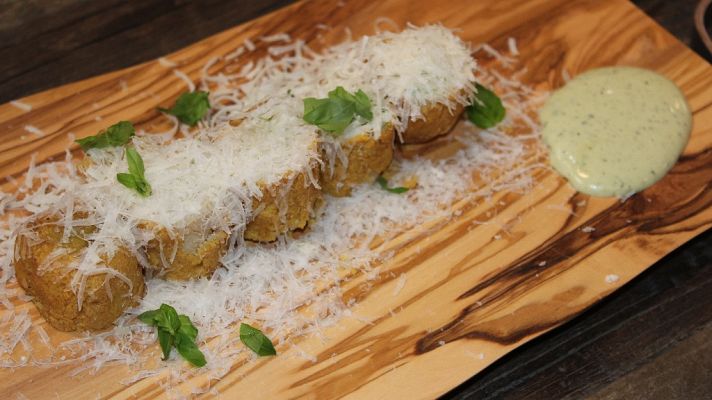 Hacer de comer - Escalivada con salsa romescu y flamenquines