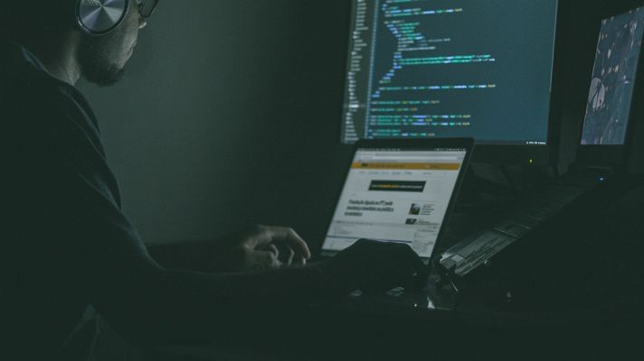 Telediario 1 - Detenidas 20 personas e investigadas otras 80 por estafar a través de portales de segunda mano