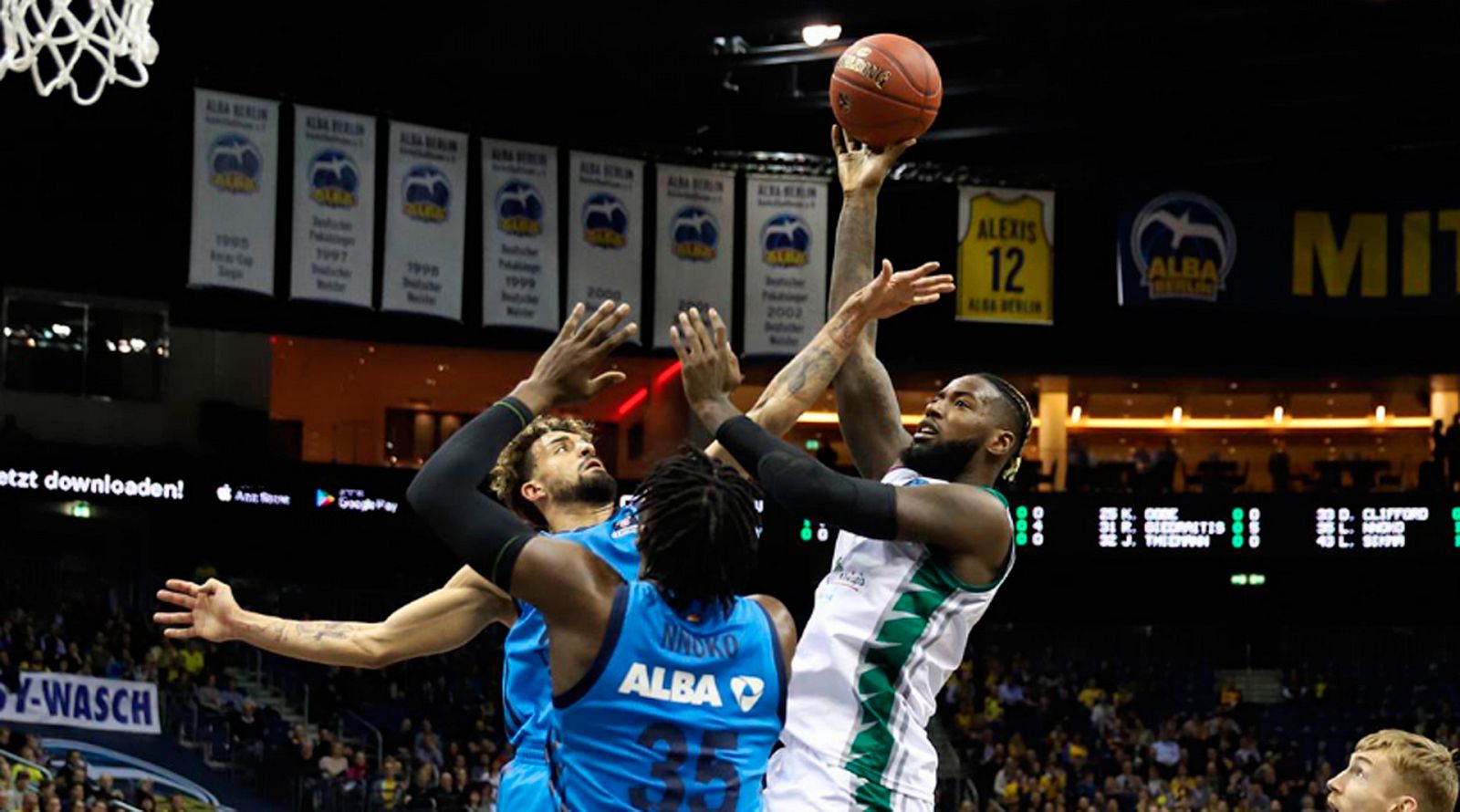 Unicaja ha caído eliminado de la Eurocup al perder en Berlín ante el Alba por 79-75 en un apretado partido en la capital alemana.