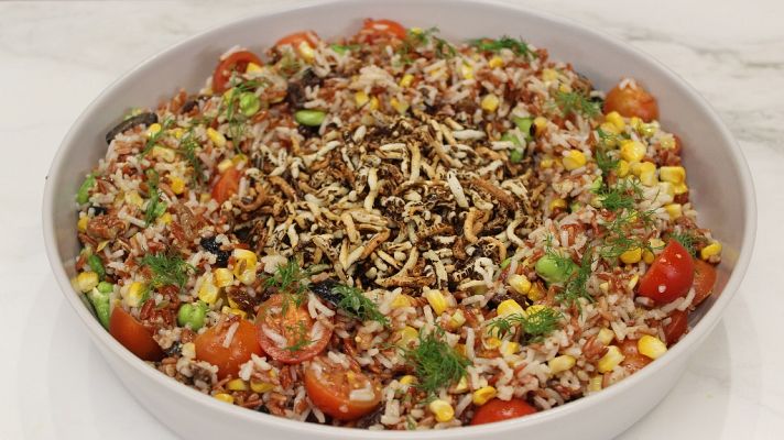 Ensalada de arroz y muslo de pavo asado