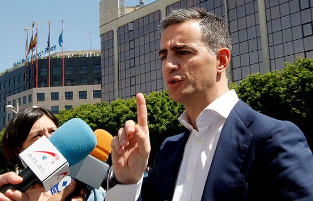  - Ricardo Costa se defiende