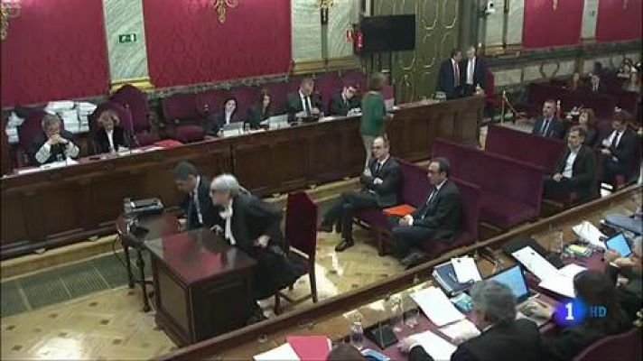 Telediario 1 - Trapero defiende el dipositivo de los Mossos el 1-O y califica el referéndum de "ilegal"