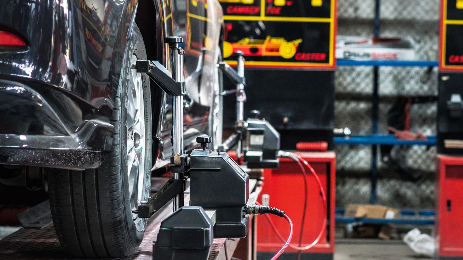 Los talleres de coches se transforman y la electrónica gana terreno: llega el "mecatrónico"