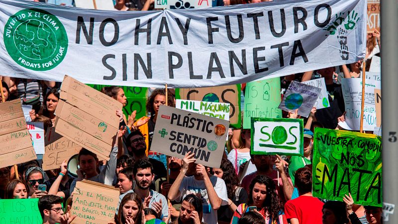 Miles de jóvenes se han concentrado en 58 ciudades españolas para sumarse a la huelga mundial estudiantil por el clima, promovida por el movimiento internacional 'Fridays for future', y que está siendo secundada en más de 100 países de todos los cont