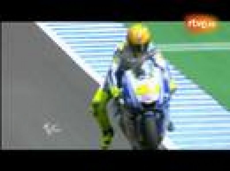  Valentino Rossi utiliza sus pies en las curvas para compensar la inercia y conseguir un mayor equilibrio.