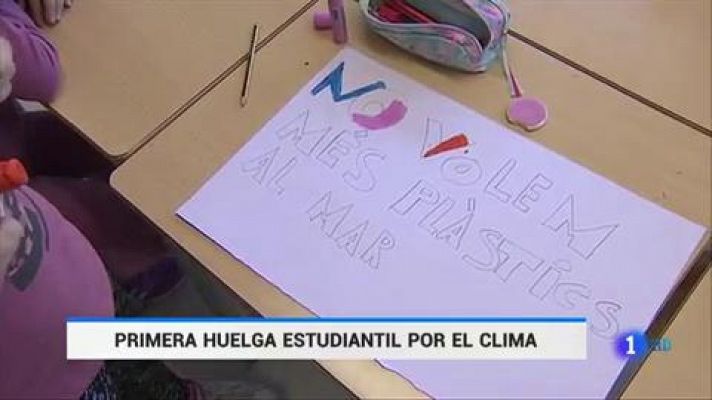 Miles de estudiantes se manifiestan contra el cambio climático