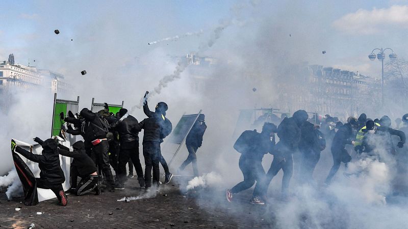 Incidentes violentos en una nueva protesta de los chalecos amarillos en París