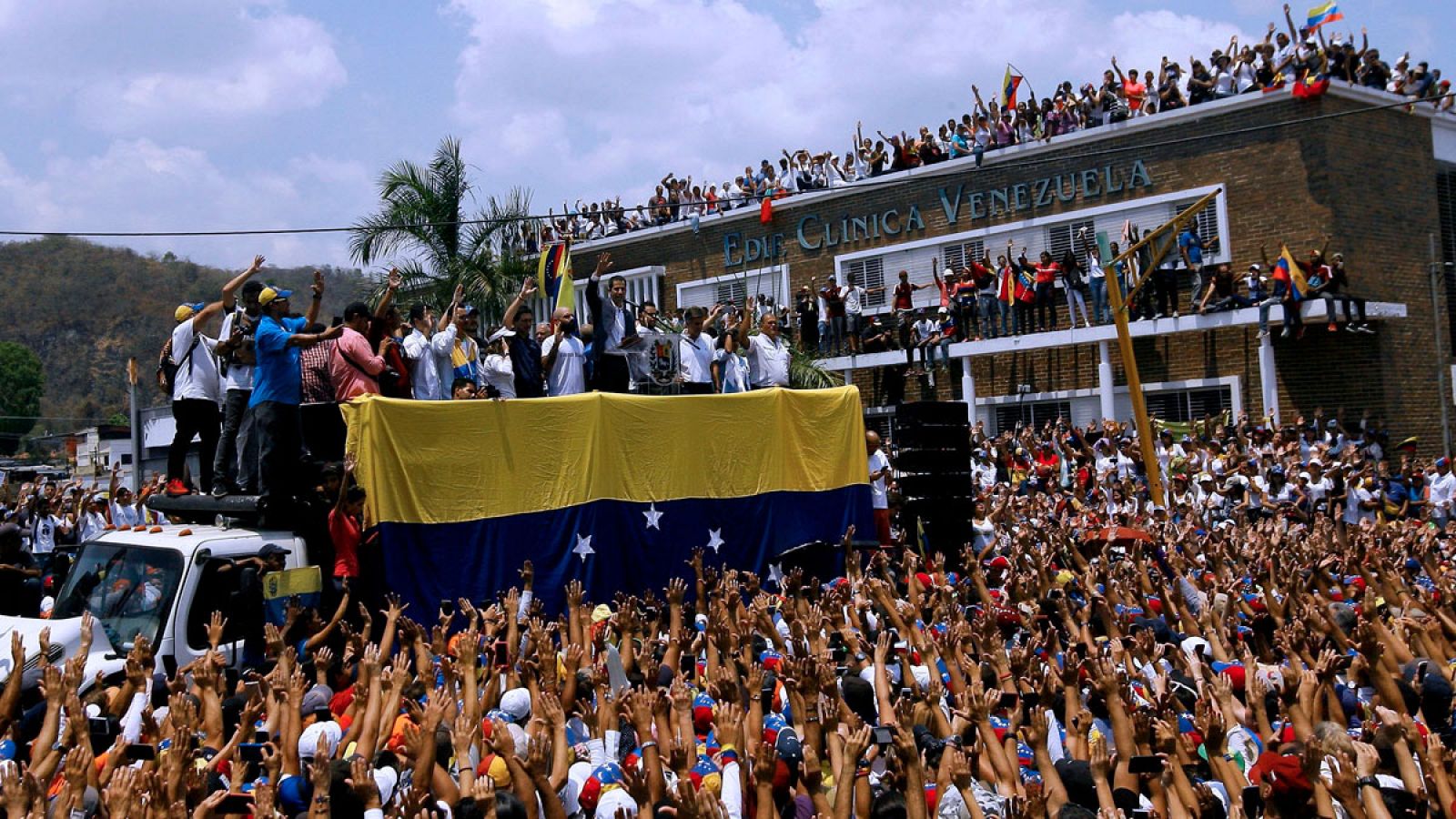 Guaidó inicia una gira por Venezuela para organizar una movilización hacia el palacio presidencial de Miraflores