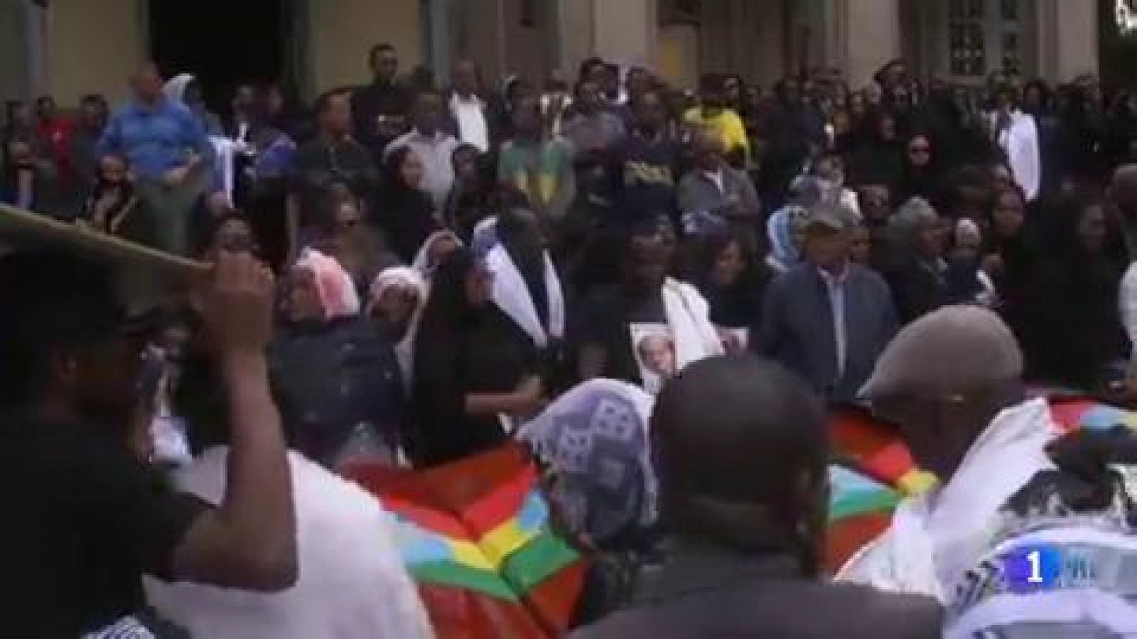Telediario 1: Entierro simbólico y masivo en Nairobi de 17 de las 157 víctimas del avión de Ethiopian Airlines  | RTVE Play