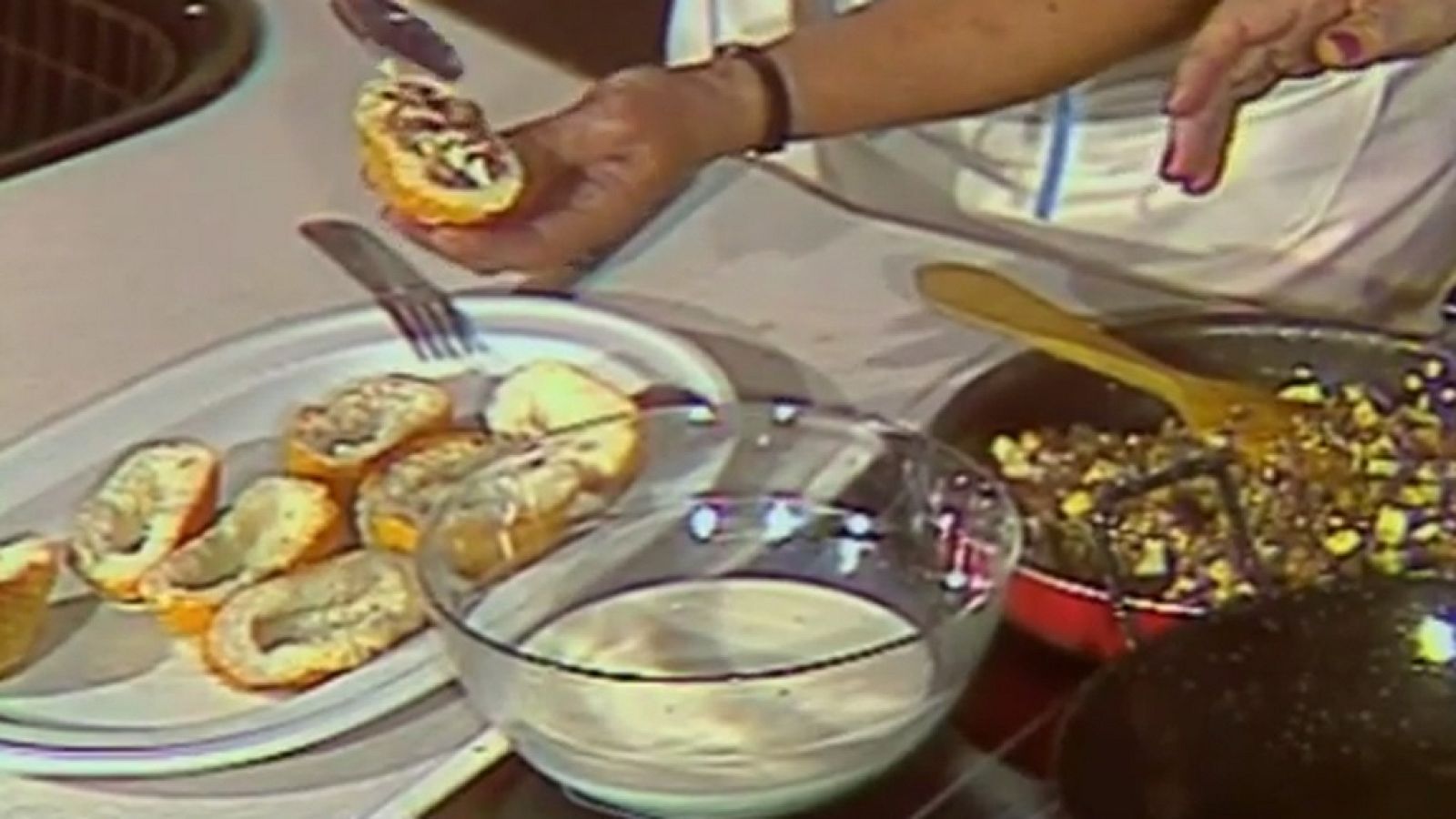 Con las manos en la masa - Bollos rellenos y pollo con papillas - Con las manos en la masa | Ver