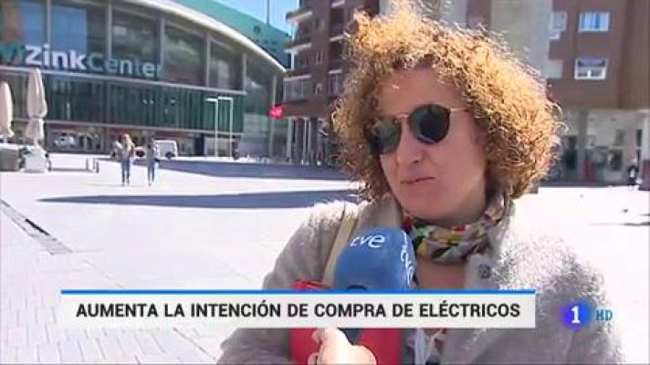 Telediario 1 - El coche eléctrico, en auge