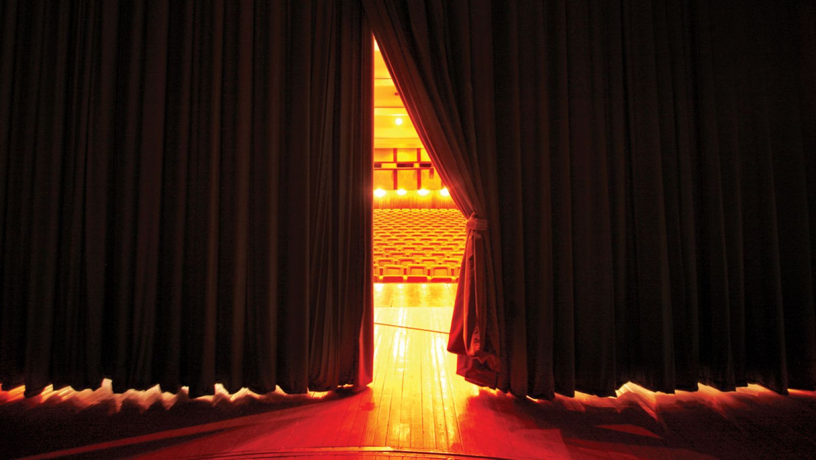 Por primera vez, una compañía de teatro ha organizado talleres para preparar una obra con enfermos de alzheimer y sus familiares. Se titula Lear (desaparecer) y se estrenará en mayo en los Teatros del Canal de Madrid.