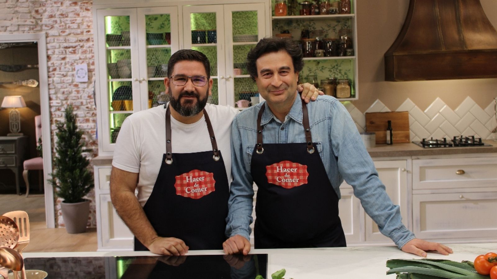 Hacer de comer - Pollo relleno y cordero asado - ver ahora