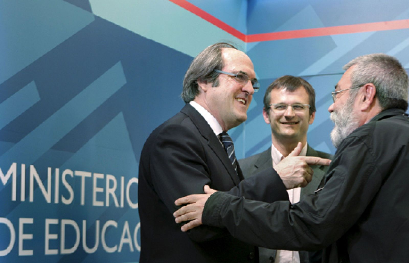 El ministro Gabilondo y los líderes de UGT y CCOO han comenzado a debatir para lograr ese cambio de modelo productivo | Ver