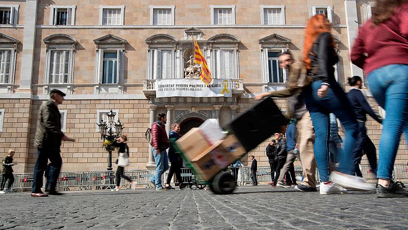 Solo una consejería retira los lazos amarillos después de que Torra desoyera por segunda vez a la JEC