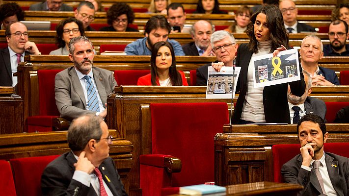 Telediario 1 - Torra mantiene los lazos amarillos pese a las críticas del Gobierno y el resto de partidos