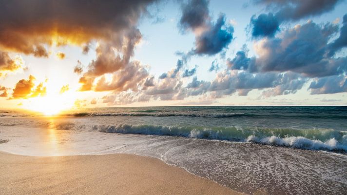 Cielo nuboso en Baleares y área mediterránea con alguna lluvia