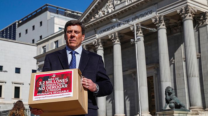 Informativo 24h - El padre de Diana Quer presenta más de 3 millones de firmas en el Congreso por la prisión permanente revisable