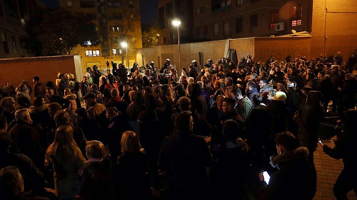 Telediario 1 - Crece la tensión entre vecinos de Vallecas contra una familia a la que acusan de homicidio