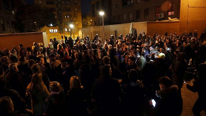 Telediario 1 - Crece la tensión entre vecinos de Vallecas contra una familia a la que acusan de homicidio