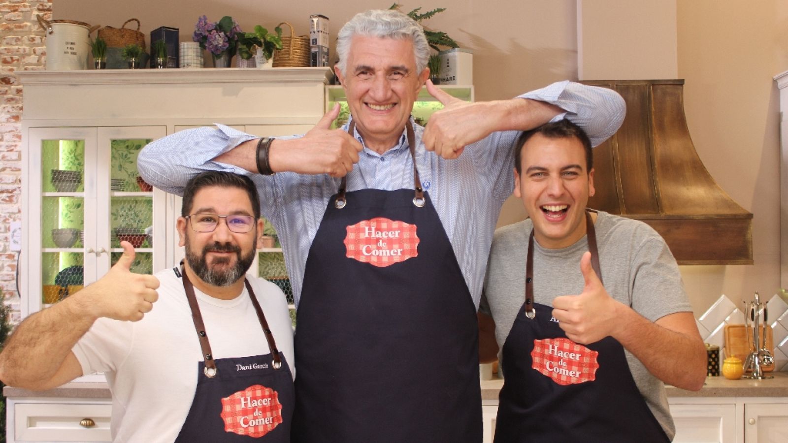 Hacer de comer - Merluza en salsa verde y bizcocho de cereza - ver ahora