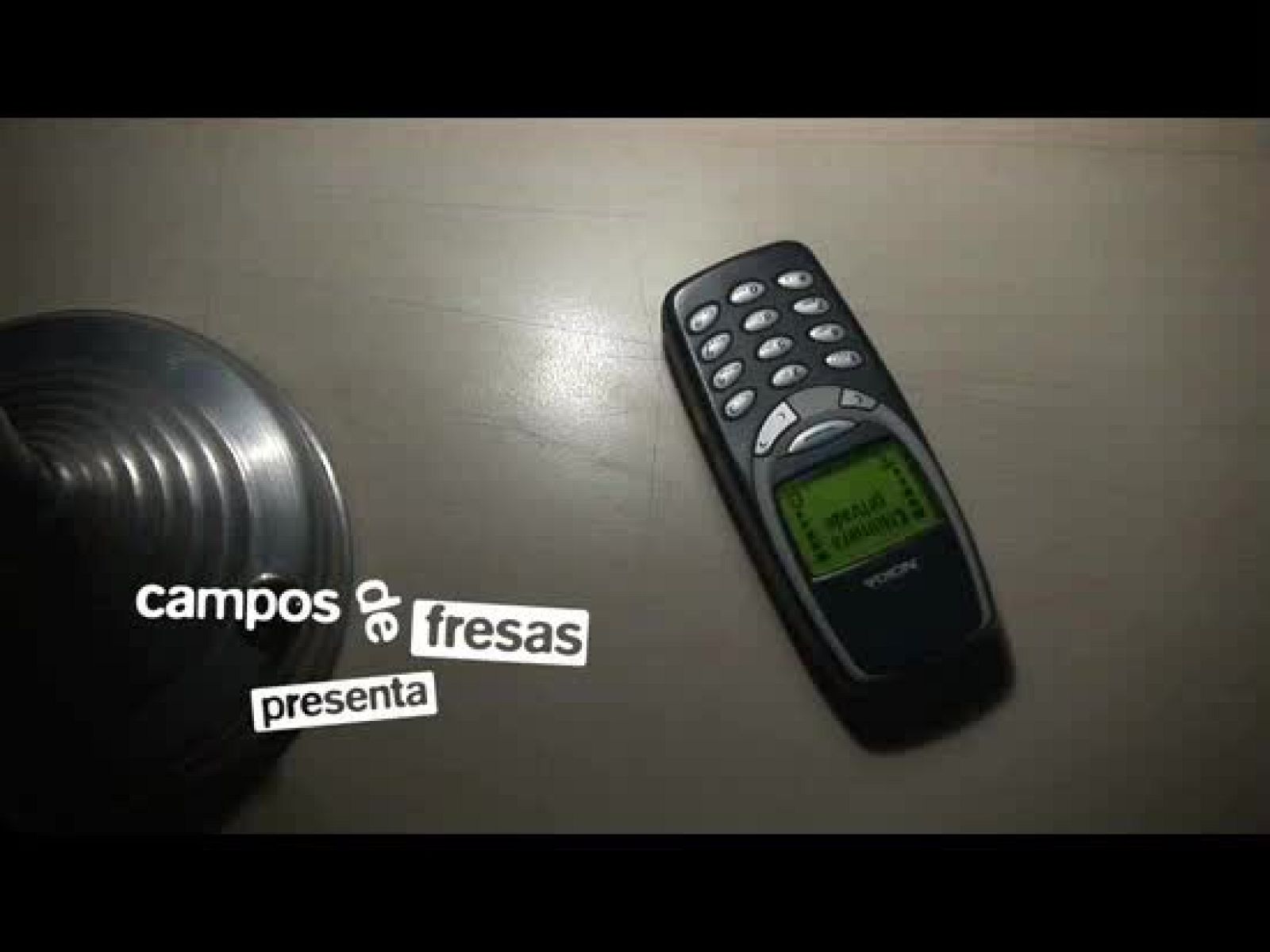 Óscar se encuentra casi por accidente con una chica guapa en medio de la ciudad. En momentos así hay que ser atrevido. ¿Qué puedes perder?  