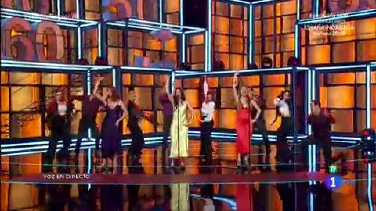 Las Ketchup cantan 'Te estoy amando locamente' 