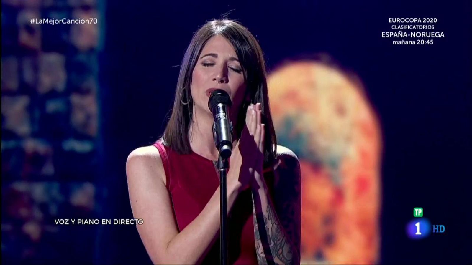Bely Basarte Y Su Versión De Un Beso Y Una Flor