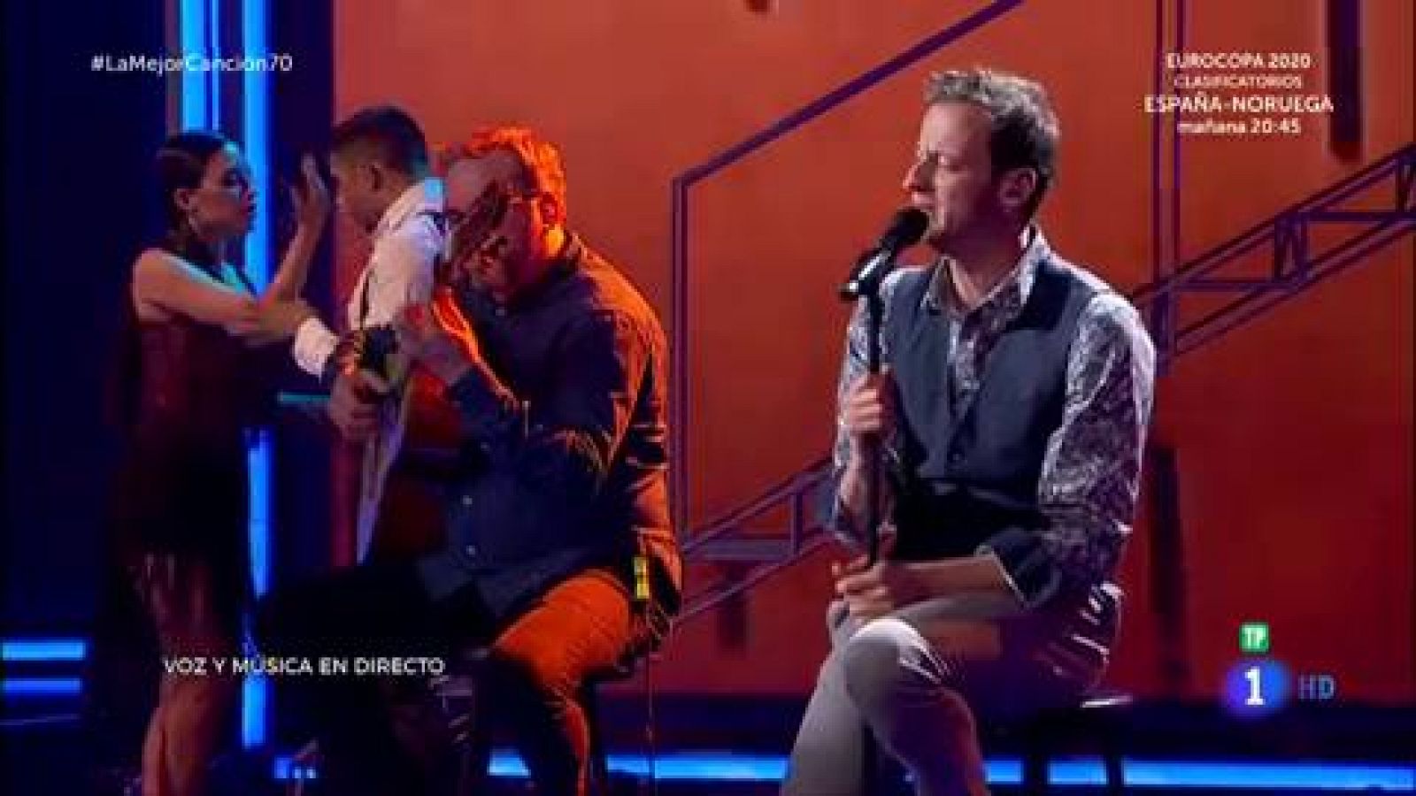 Edu Soto canta 'Vivir así es morir de amor'