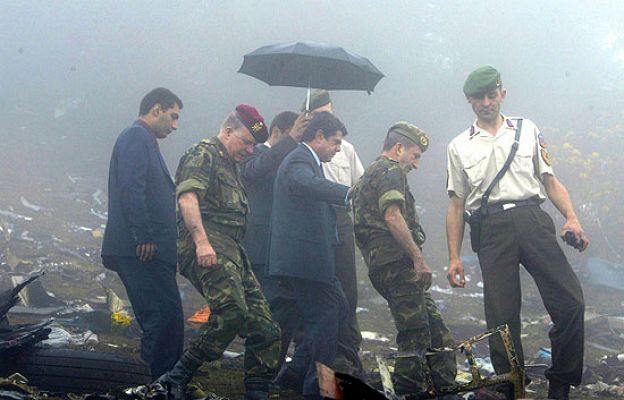  - Condena a tres militares por el Yak