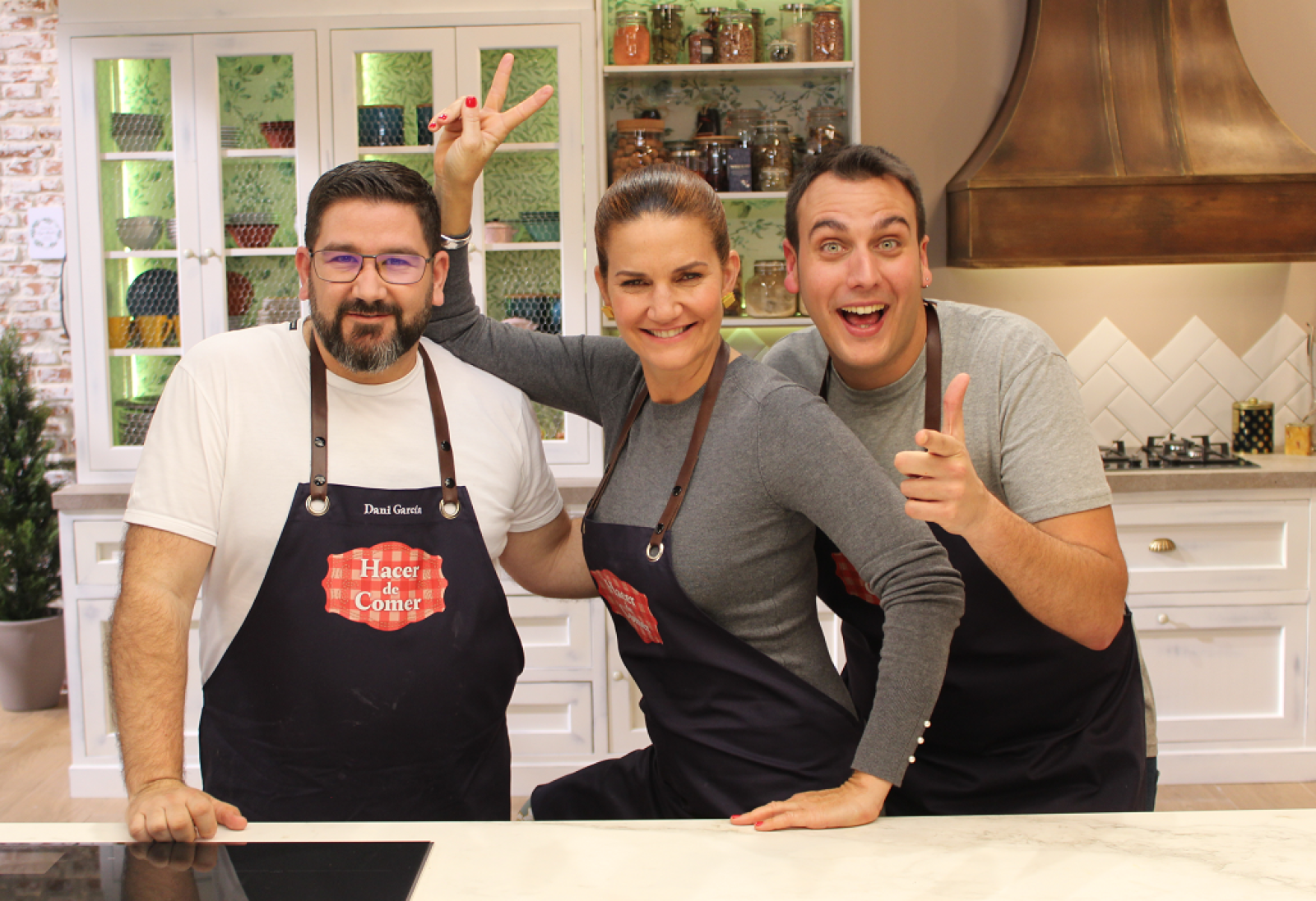 Samantha cocina junto a Dani García su famosa tarta Pavlova | Ver