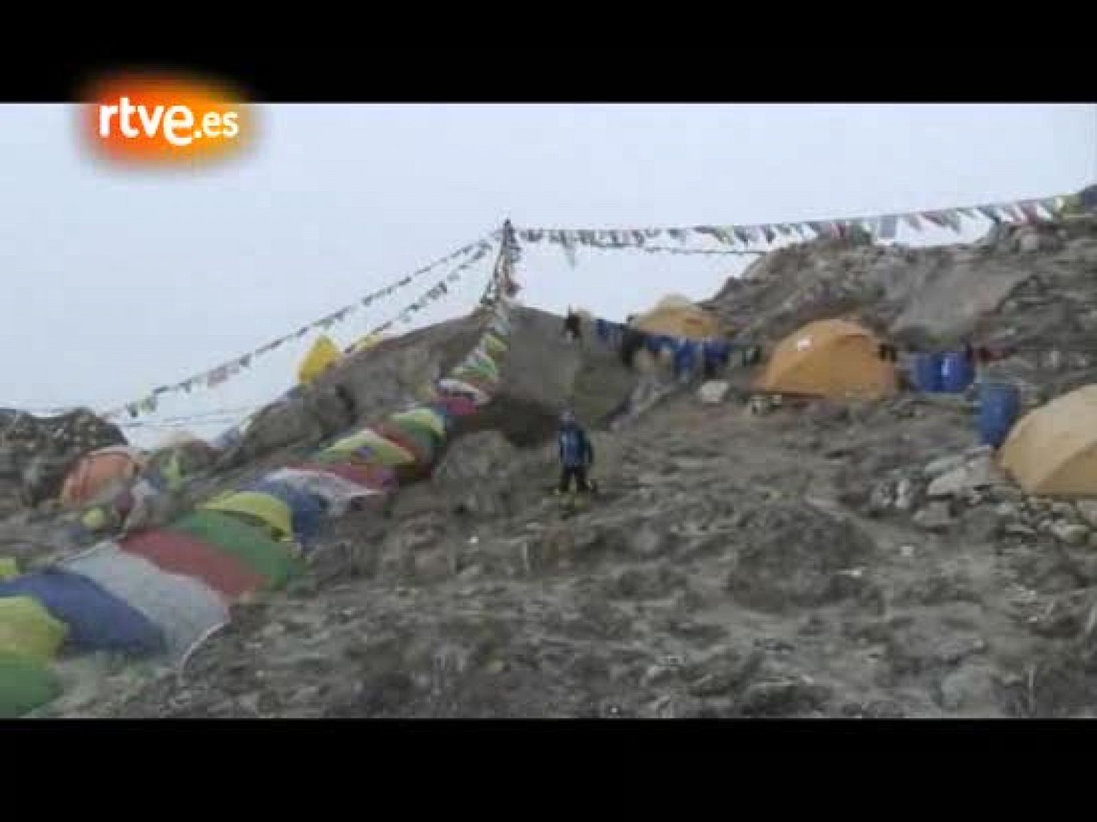 Al filo - Llegada de Edurne al Campo Base - Al filo de lo imposible | Ver