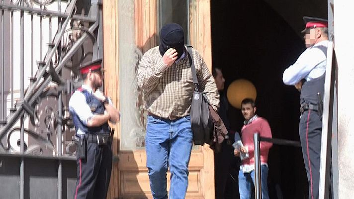 Telediario 1 - El pederasta confeso de los Maristas asegura en la primera sesión del juicio que él no era el único