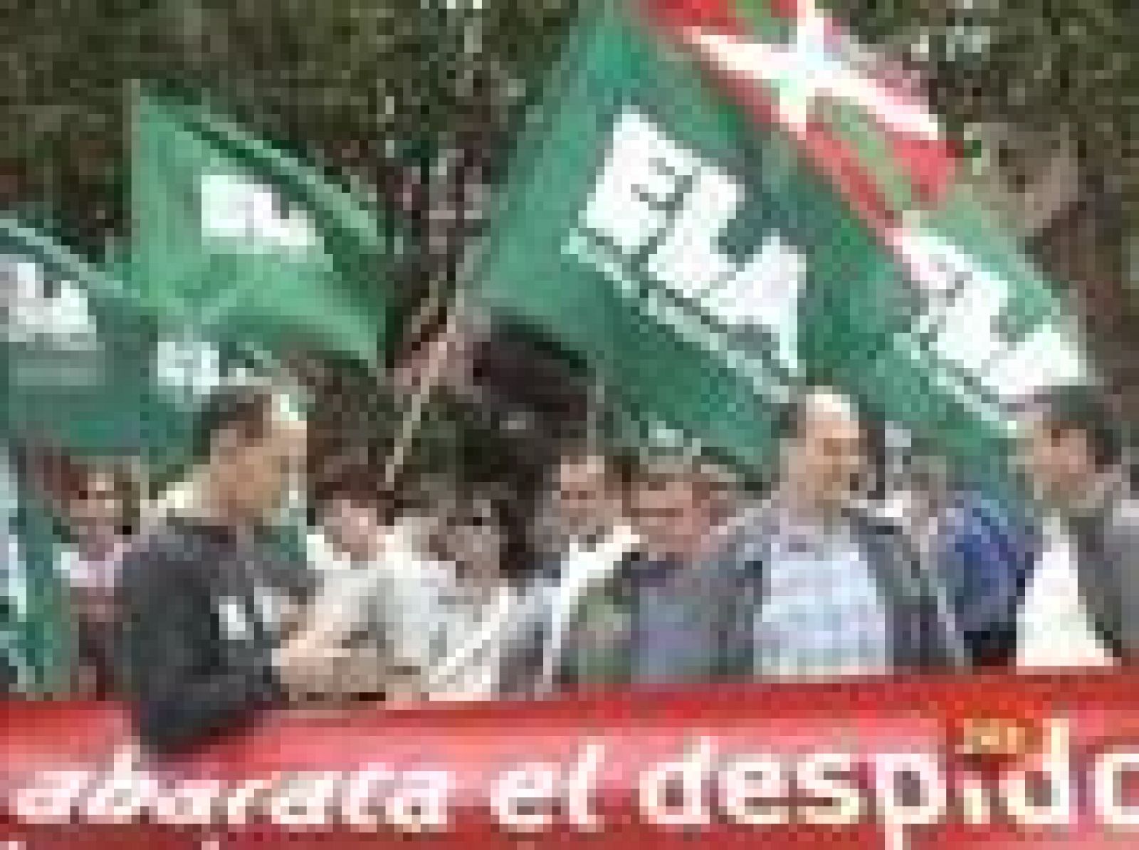 Los sindicatos nacionalistas han convocado para este jueves una huelga general en el País Vasco y Navarra, que coincide en el tiempo con la confirmación esta semana de que la economía vasca está en recesión y con el inicio de las reuniones previas al diálogo social que quiere impulsar el Gobierno vasco (21/05/09).