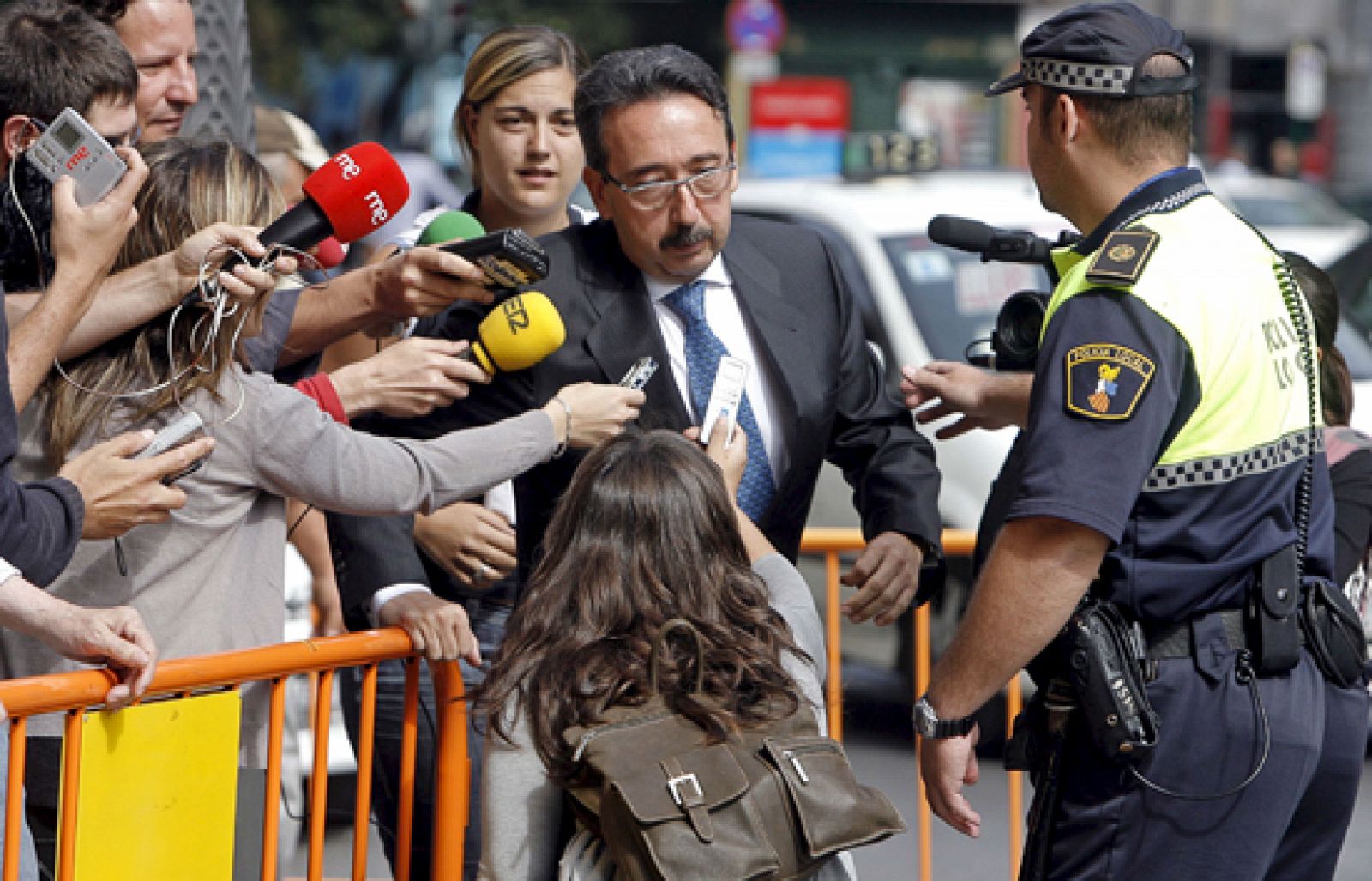 Según Garzón, él hizo los trajes que la trama de Correa le regaló al presidente valenciano. La declaración del sastre está siendo la más larga.