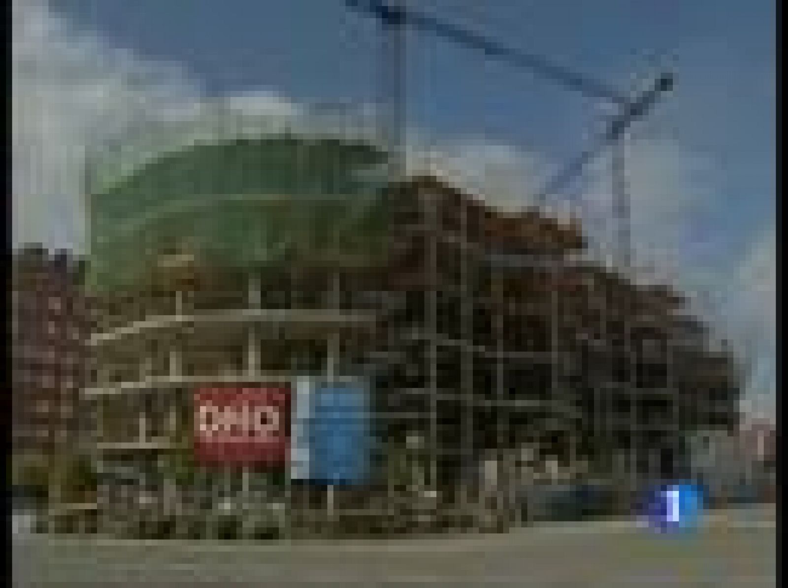 La ministra de Vivienda anuncia un plan para facilitar la concesión de créditos para comprar casas de protección oficial | Ver