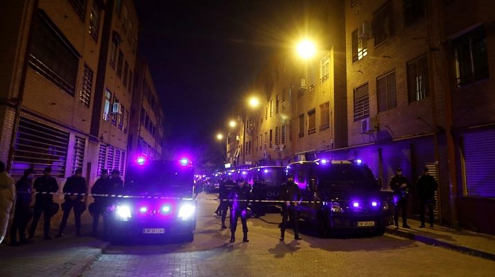 Telediario 1 - Se entrega el presunto autor del apuñalamiento de Vallecas