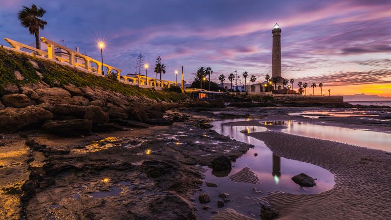 Levante muy fuerte en el Estrecho y fuerte en el litoral del mar de Alborán - ver ahora