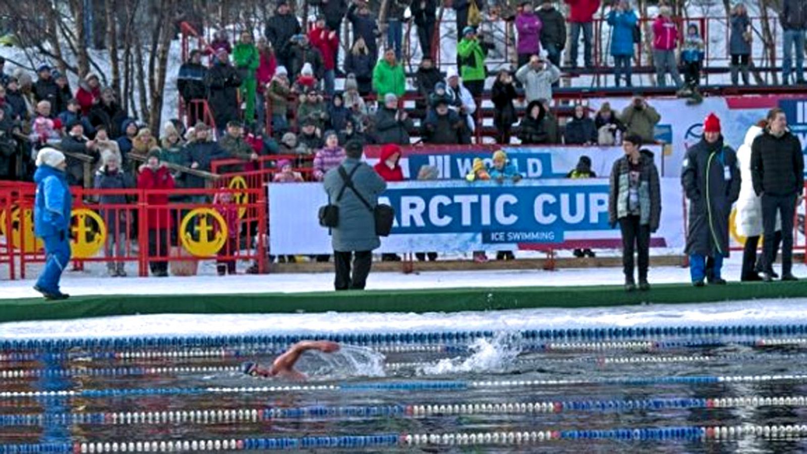 El nadador canario Diego López se ha proclamado campeón del mundo del kilómetro helado en la categoría 35-39, en los Mundiales de natación de aguas heladas de Murmansk (Rusia) dentro del Círculo Polar Ártico.