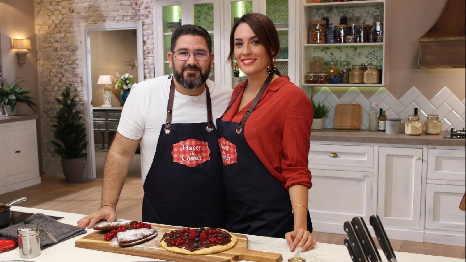 Hacer de comer - Tortilla de espárragos y pizza de chocolate - ver ahora